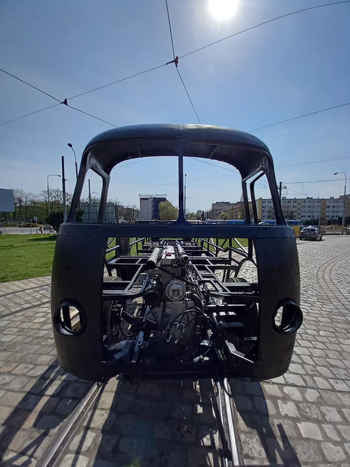 Intensywne prace przy zabytkowych autobusach