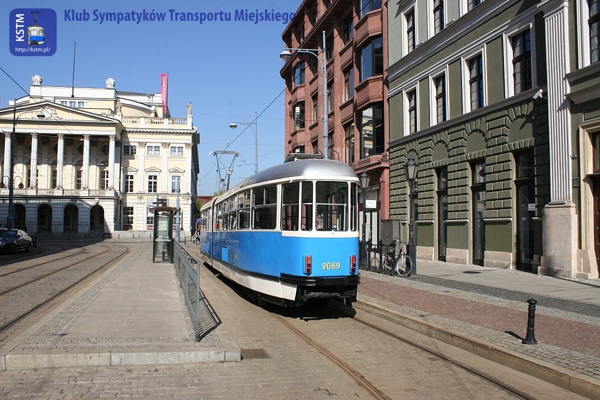 Pokaz tramwaju 102Na dla władz miasta i dziennikarzy