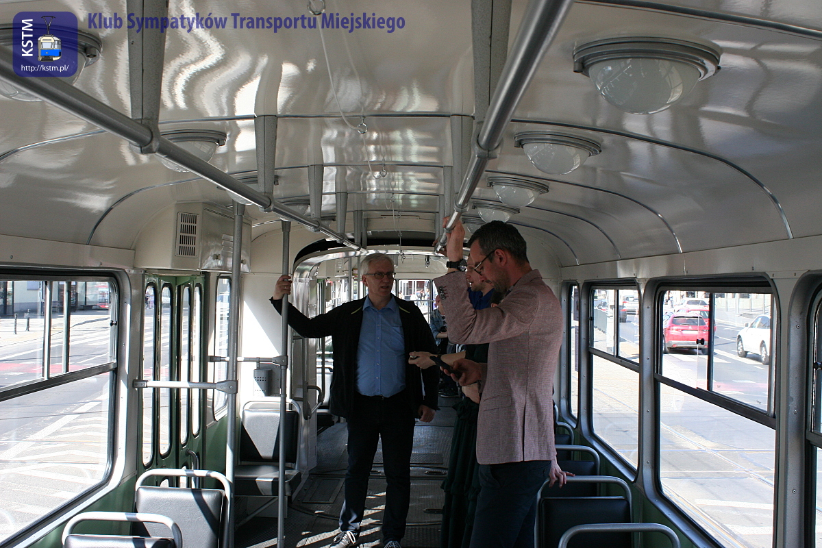 Pokaz tramwaju 102Na dla władz miasta i dziennikarzy