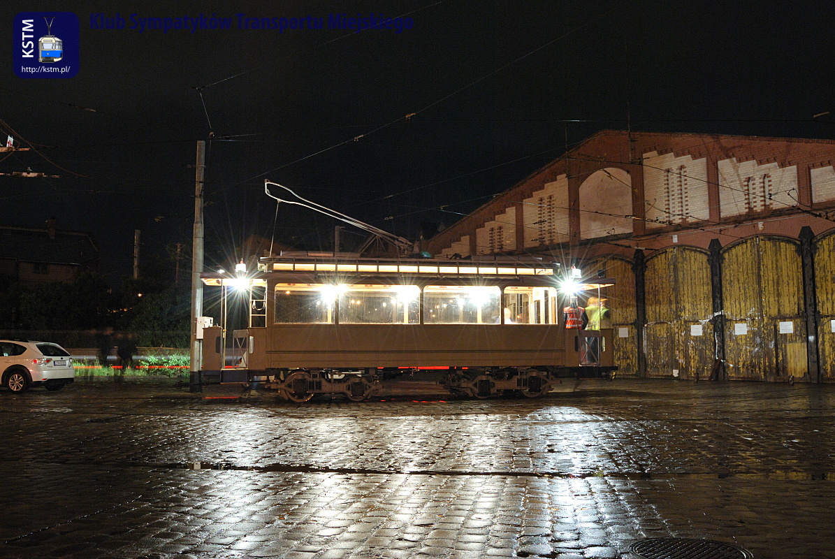 Tramwaj Maximum - powstaje wnętrze i nocne jazdy próbne