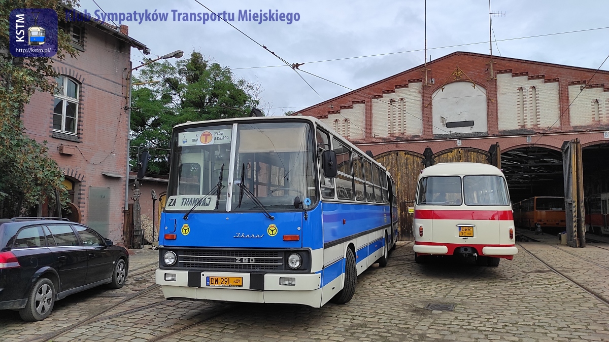 Zabytkowy autobus za tramwaj