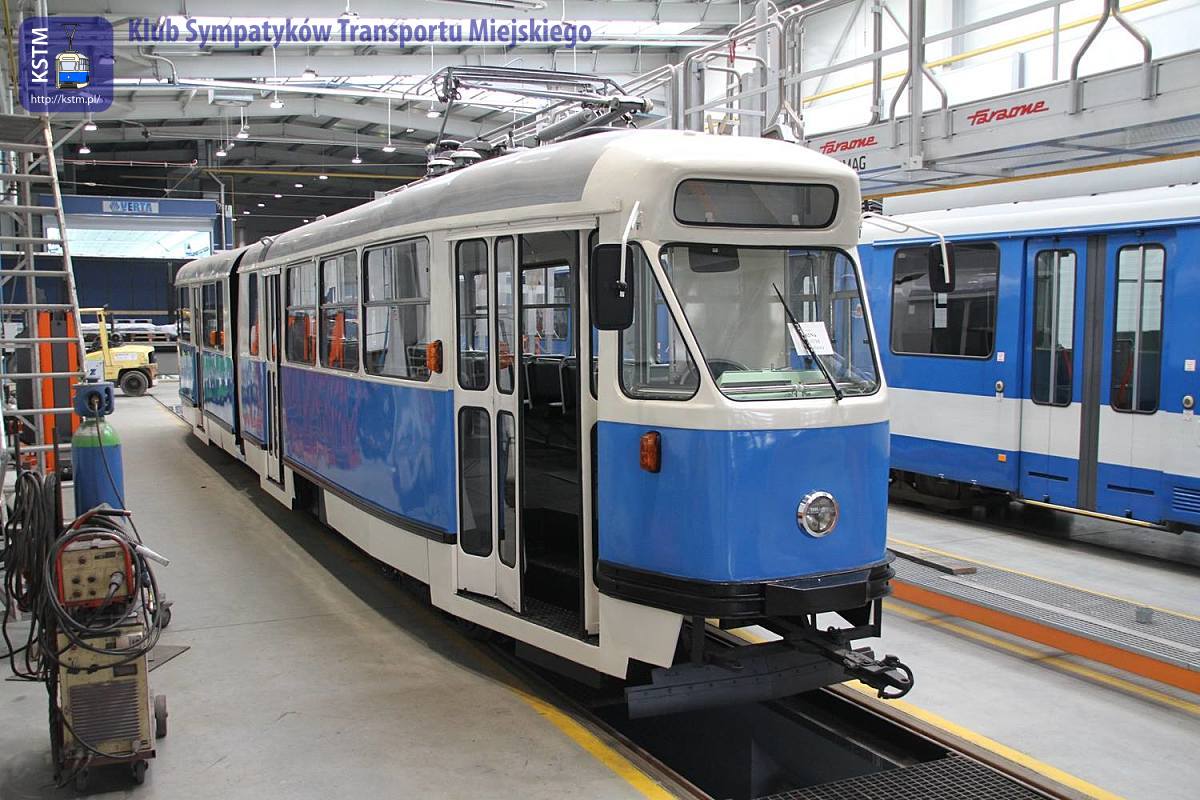 Kolejna wizyta w Krakowie przy remoncie zabytkowego tramwaju Konstal 102Na