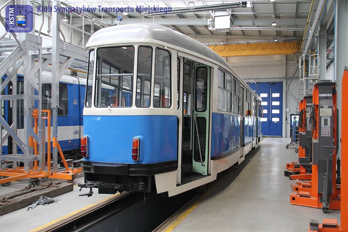 Kolejna wizyta w Krakowie przy remoncie zabytkowego tramwaju Konstal 102Na