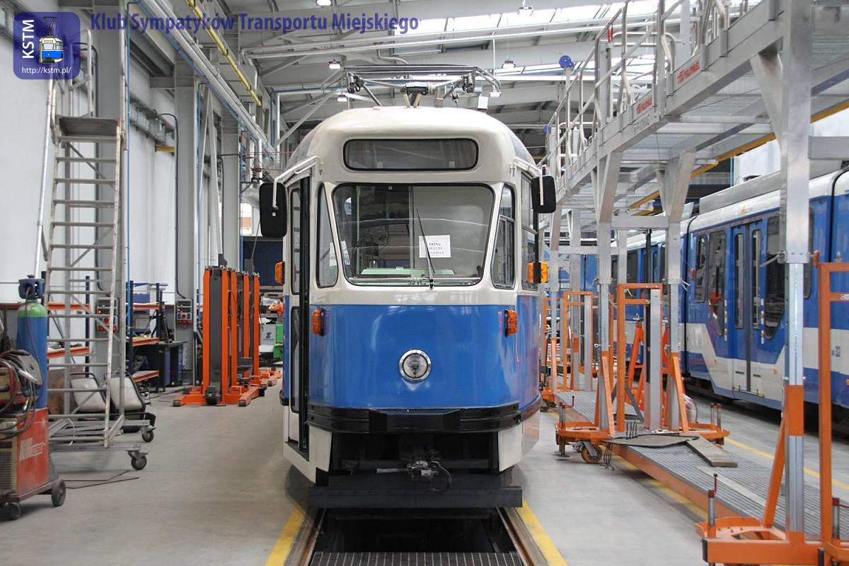 Kolejna wizyta w Krakowie przy remoncie zabytkowego tramwaju Konstal 102Na