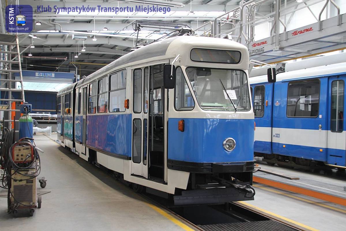 Kolejna wizyta w Krakowie przy remoncie zabytkowego tramwaju Konstal 102Na