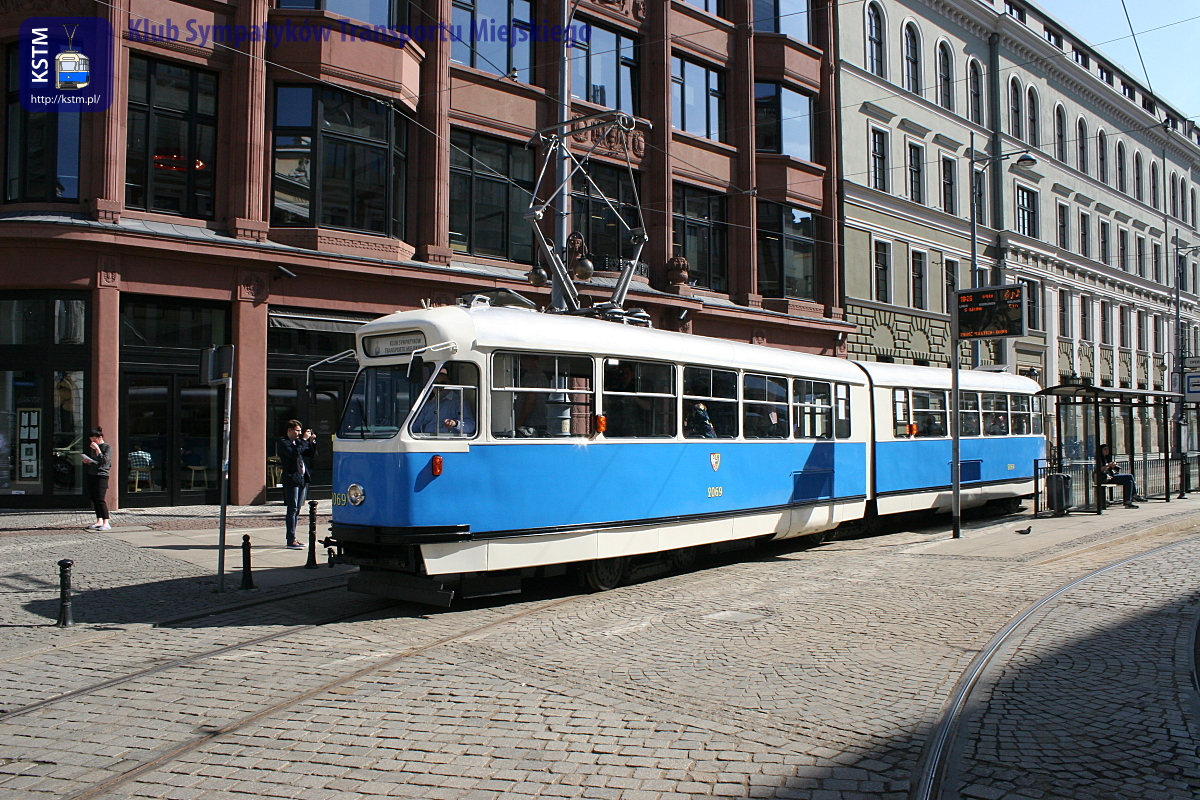 Pokaz tramwaju 102Na dla władz miasta i dziennikarzy