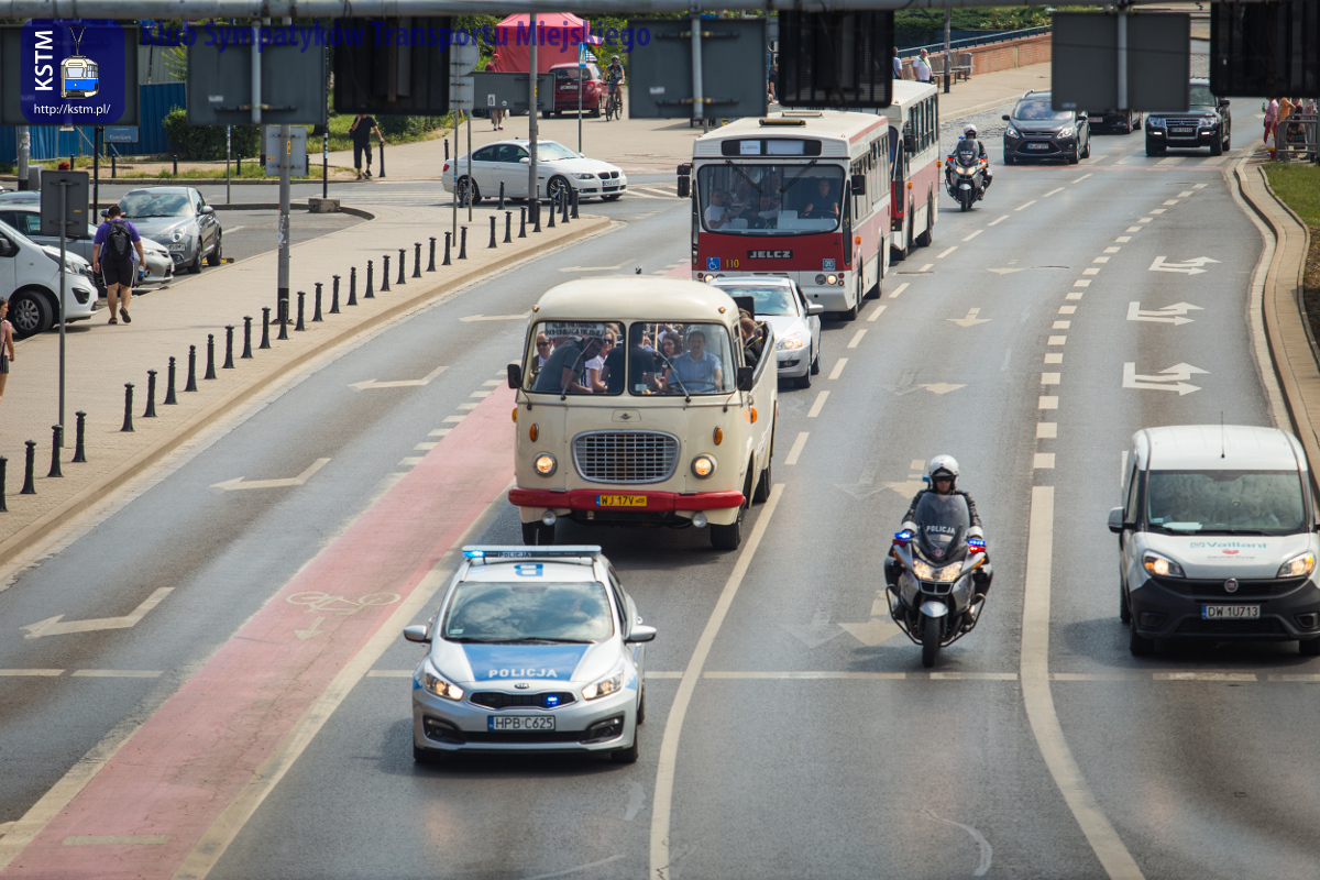 Klub Sympatyków Transportu Miejskiego uczestniczy w paradzie z okazji Dnia Wolności