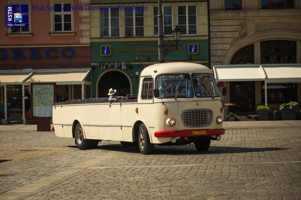 Klub Sympatyków Transportu Miejskiego uczestniczy w paradzie z okazji Dnia Wolności