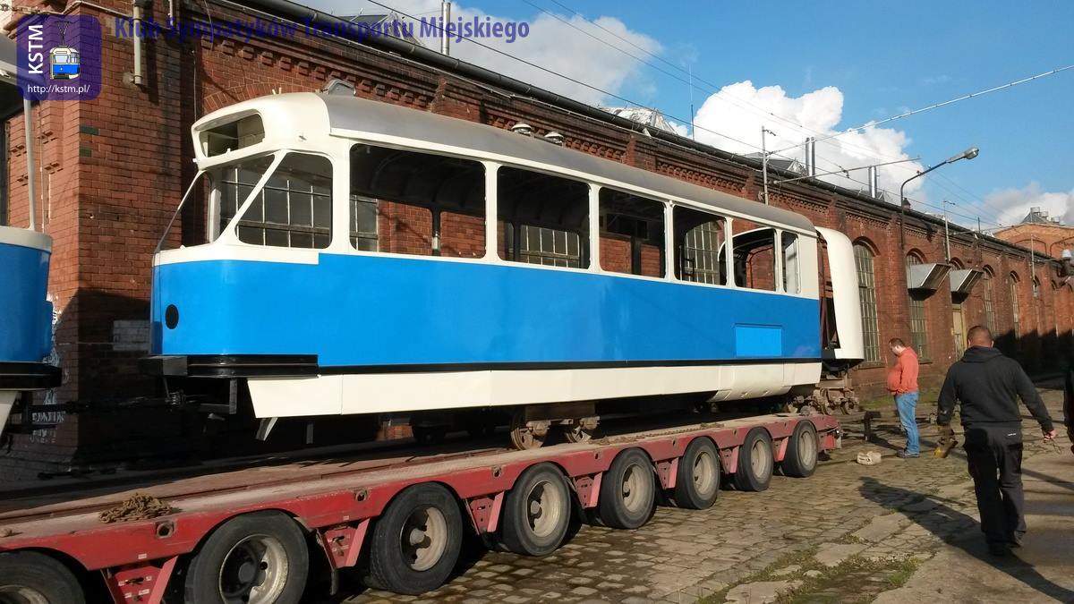 Transport tramwaju Konstal 102 Na do Krakowa