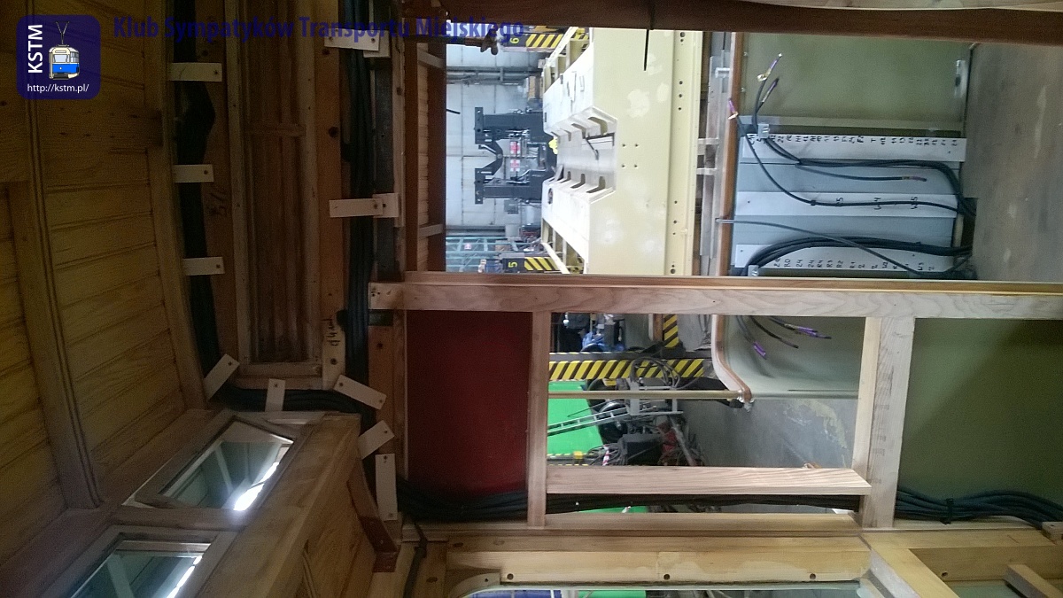 Powstaje instalacja elektryczna w tramwaju Maximum
